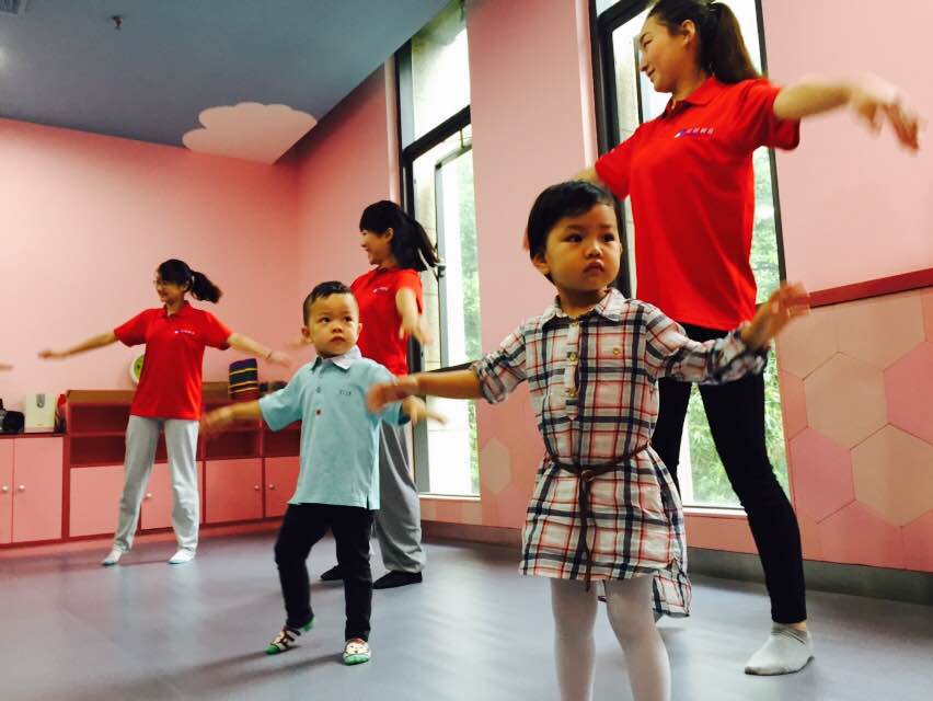 記嬰智貝佳莘莊園親子活動(dòng):成長(zhǎng)的陪伴  歡樂的傳遞