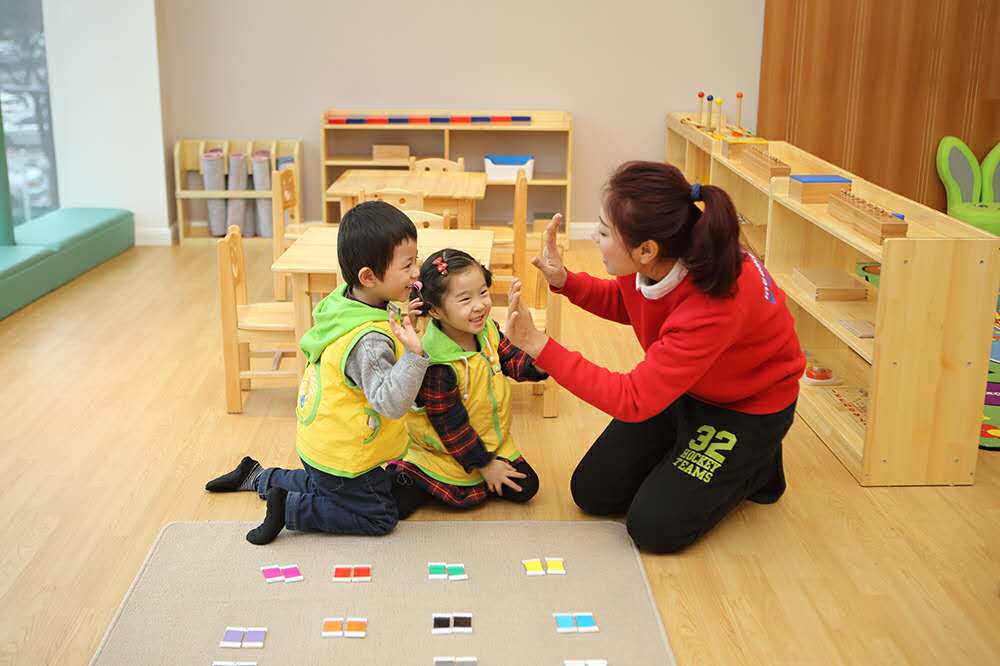 【新年快報】業(yè)內(nèi)人士建議將早教機構納入政府行政部門監(jiān)管范圍,嬰智貝佳早作嘗試，爭做先鋒