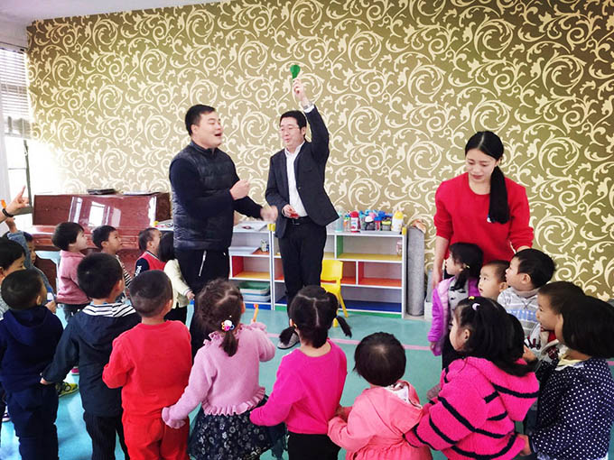 嬰智貝佳老閔行園：爸爸進(jìn)課堂，歡樂一刻